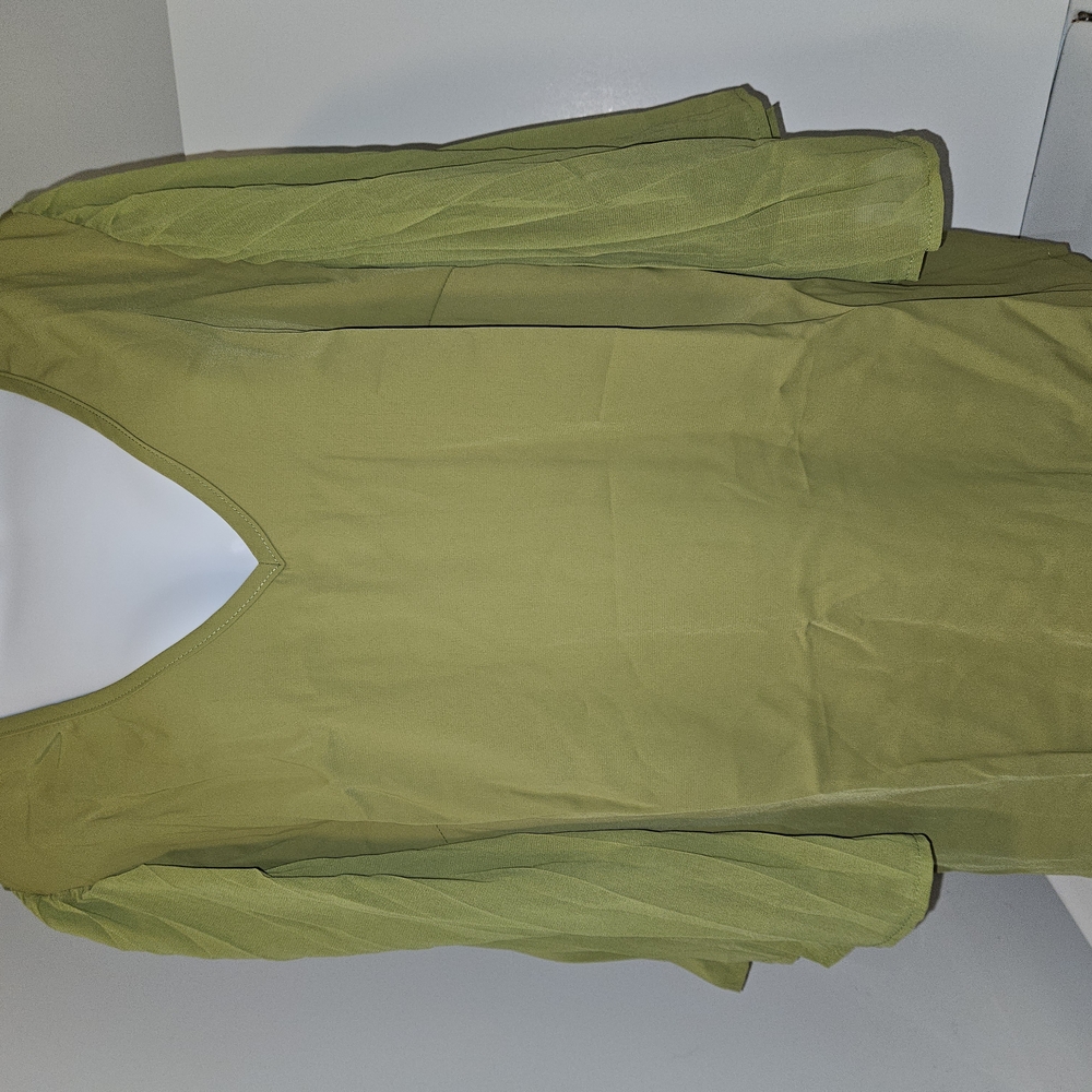 Green V-Neck Long Sleeve Top